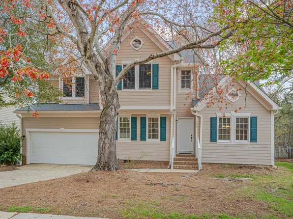 608 Penncross Dr, Raleigh, NC 27610