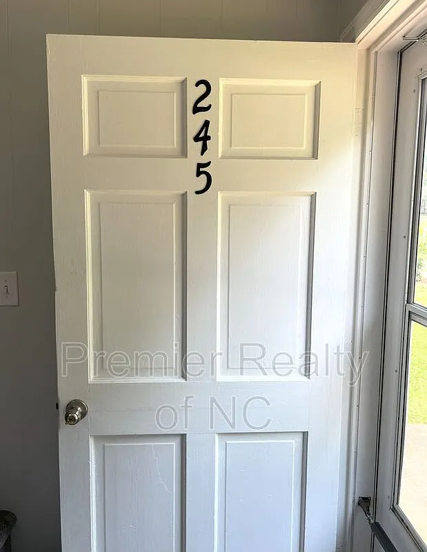 2 bed, 1.5 bath, 1000 sqft, $1,200 — Photo 2