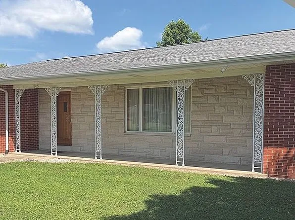 108 Spruce St, Bluffs, IL 62621