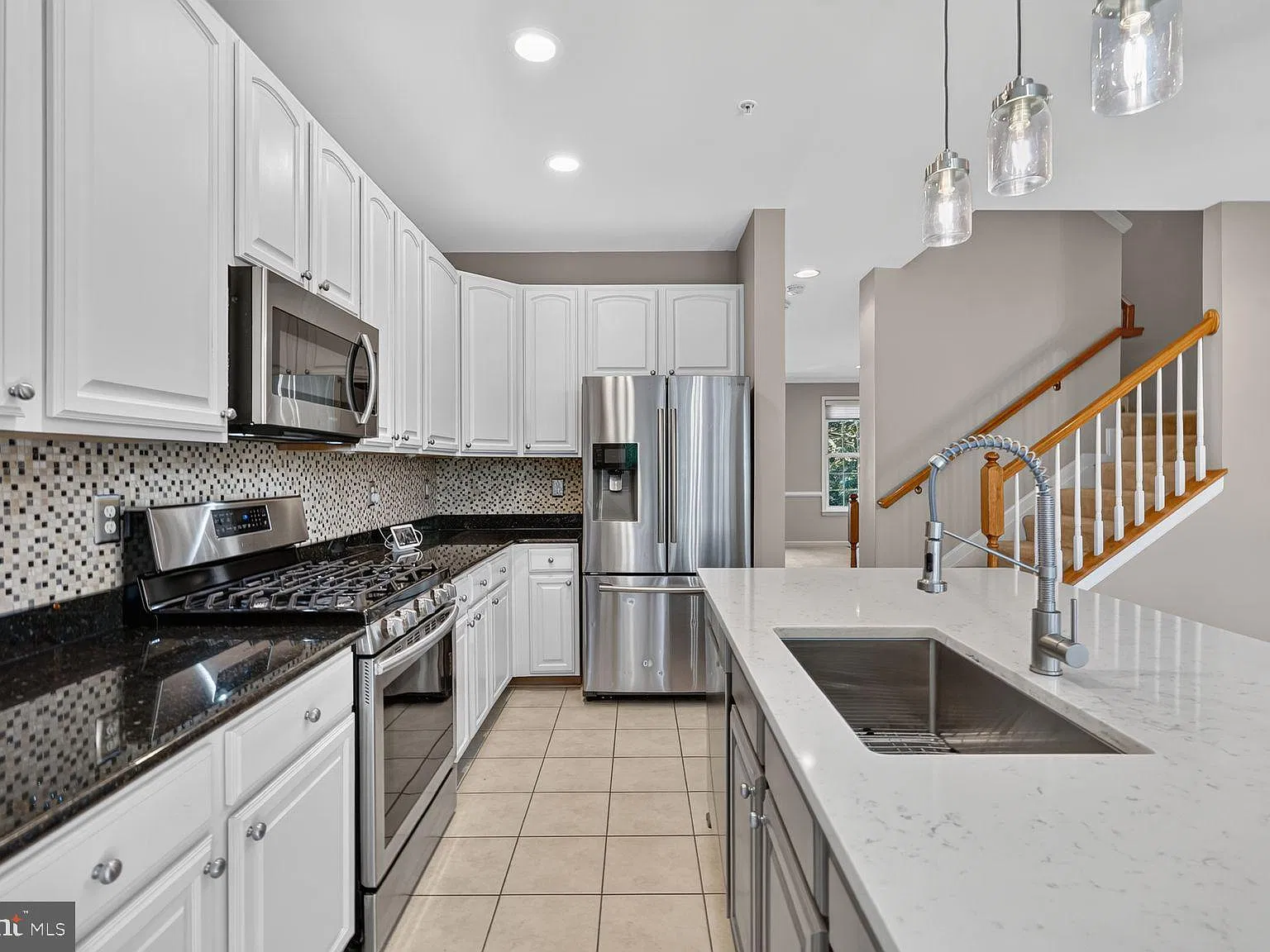 3 bed, 4.0 bath, 2058 sqft, $3,250 — Photo 2