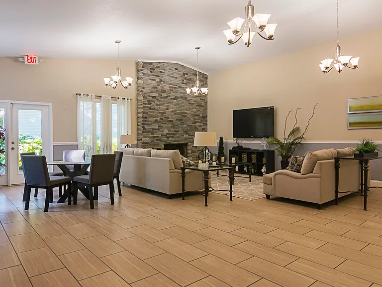 Creek Club Apartments — Photo 4