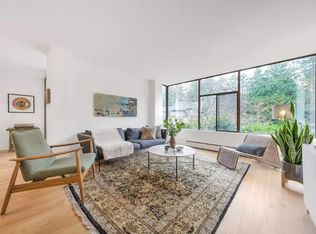 4101 Yew St #1A, Vancouver, BC V6L3B7