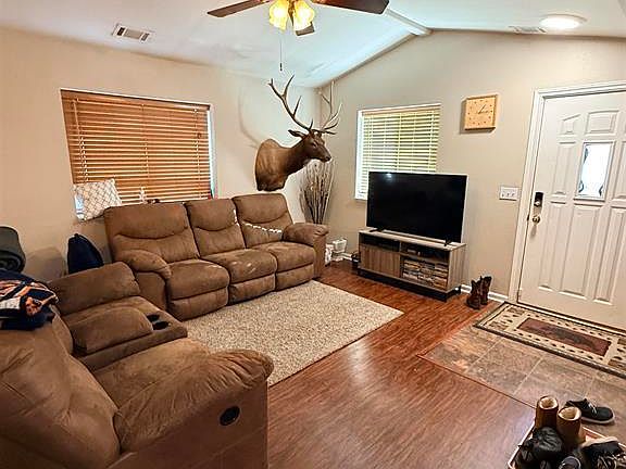 4th image of 812 Mule Deer Court
