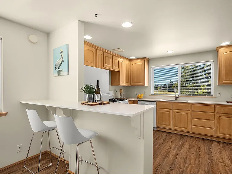 Eating bar with quartz counter.