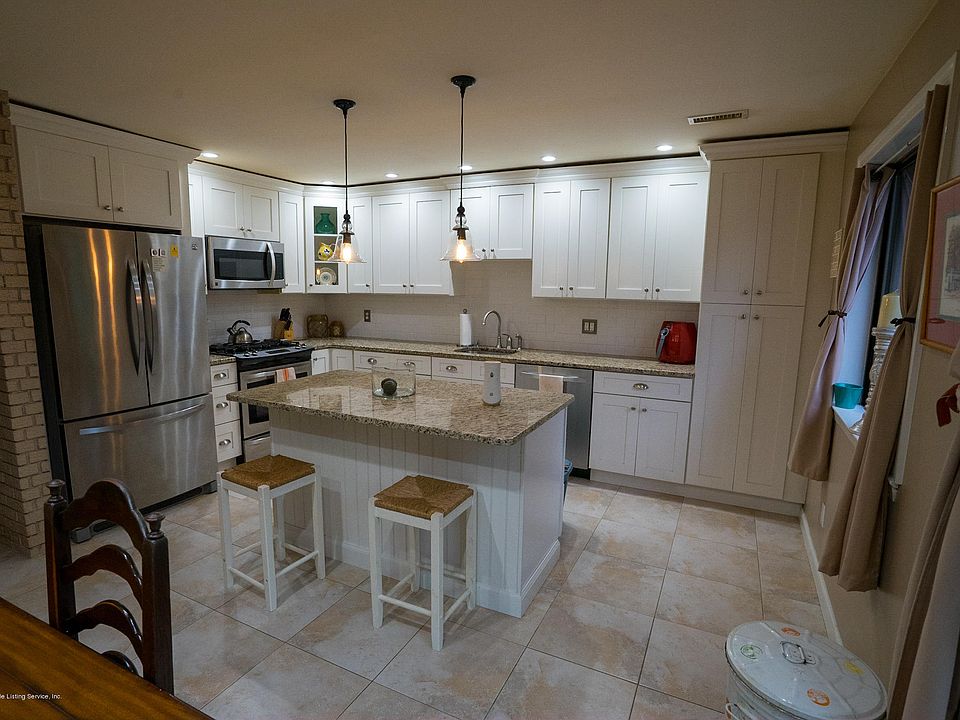 1st image of 9 Pamela Ln