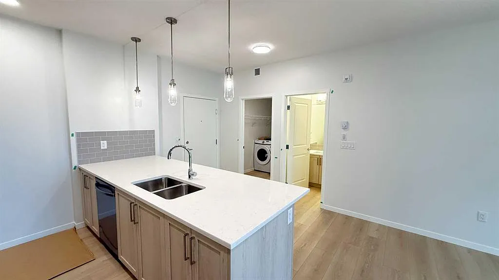 2 bed, 3.0 bath, 880 sqft, $2,100 — Photo 4