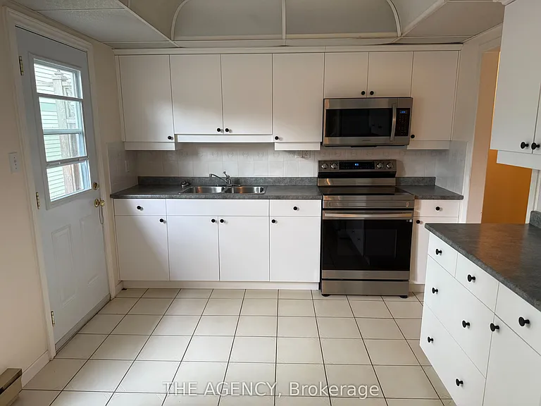 323 Waratah Ave — Photo 11
