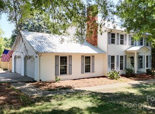 1954 Disney Ln, Newton, NC 28658