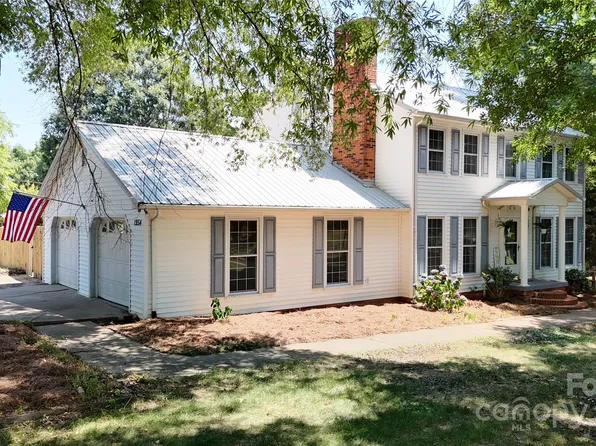 1954 Disney Ln, Newton, NC 28658