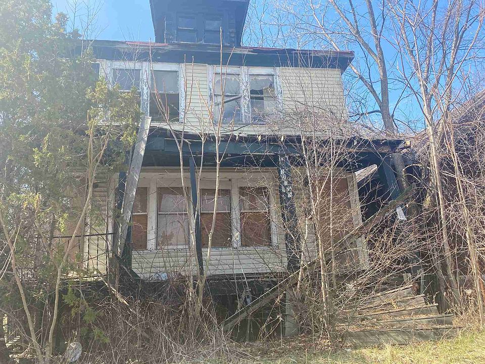 12169 Greenlawn