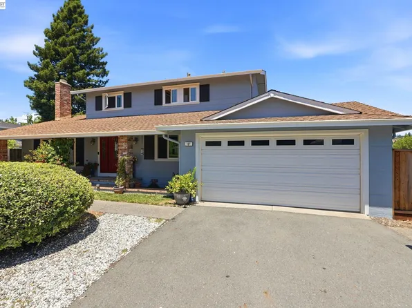 107 Hazelwood Pl, Moraga, CA 94556
