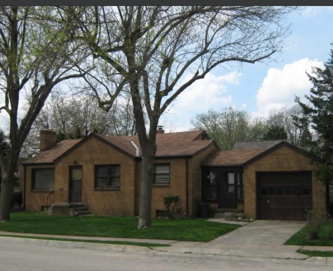 3 bed, 1040 sqft, $1,900 — Photo 2