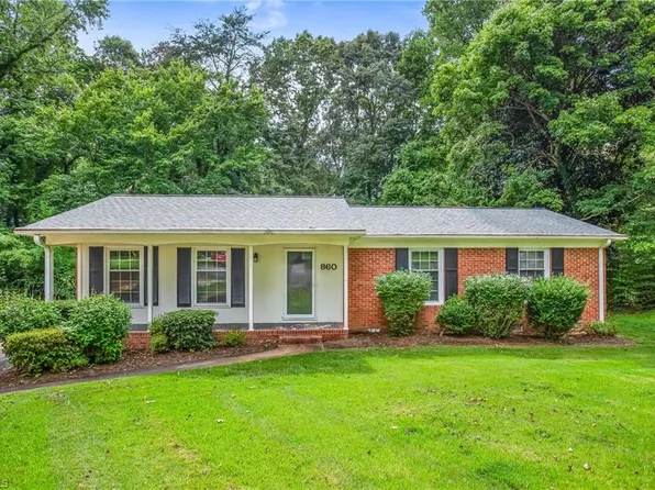860 Duckview Ct, Winston Salem, NC 27106