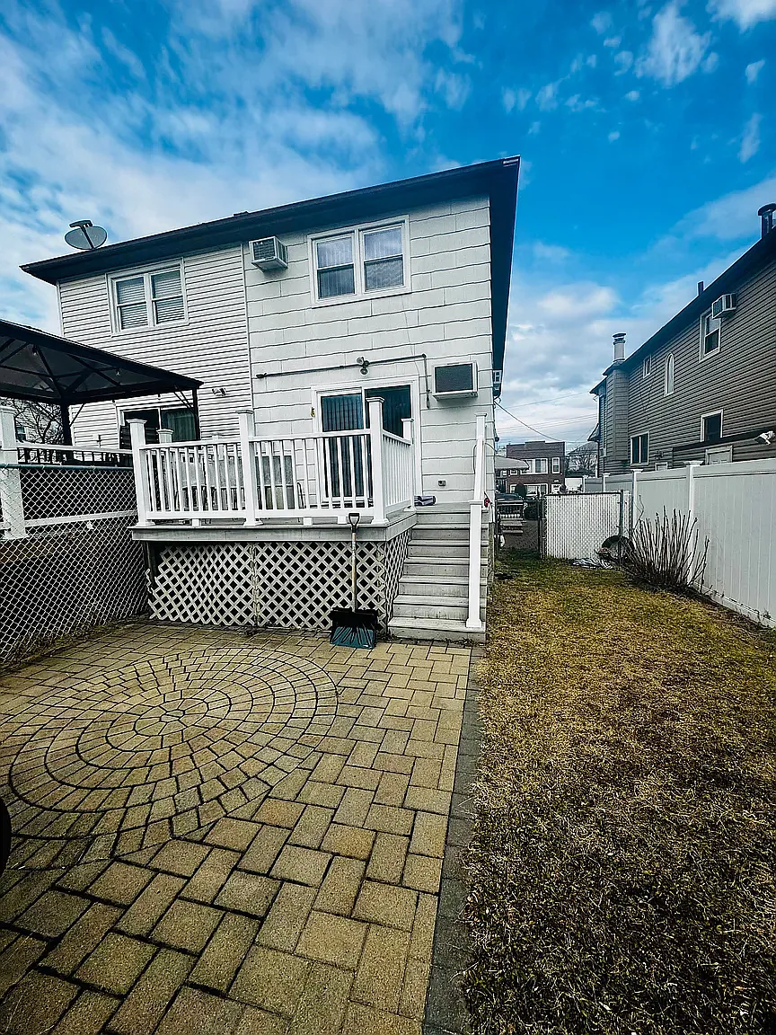 3 bed, 1.5 bath, 1400 sqft, $3,500 — Photo 2