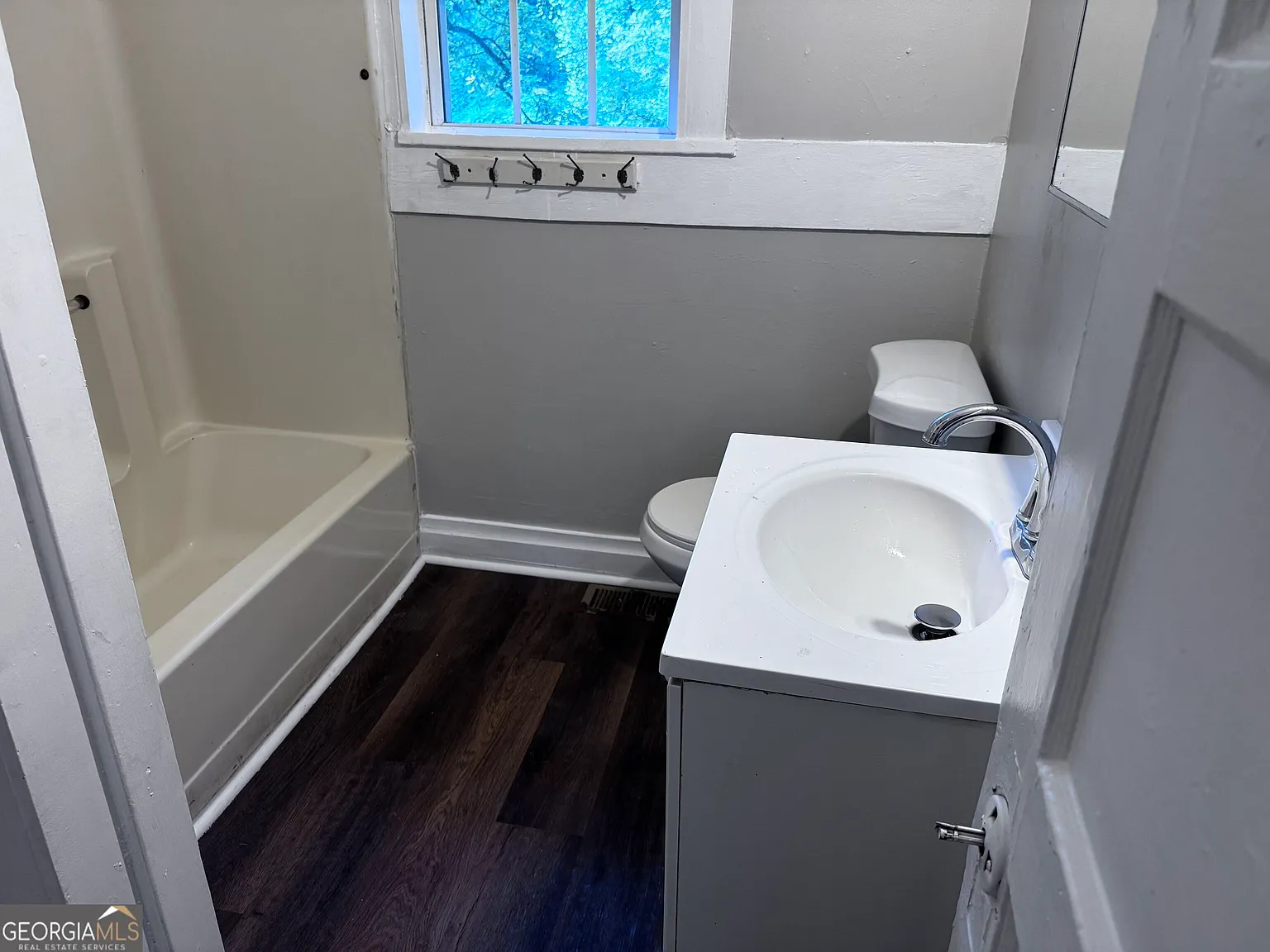 2 bed, 1.0 bath, 1100 sqft, $1,350 — Photo 3