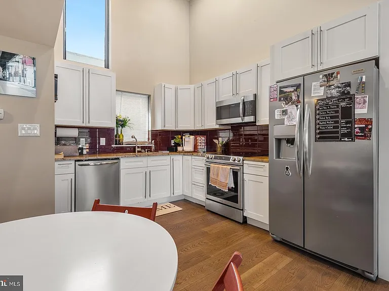 1142 Crease St #2L — Photo 4