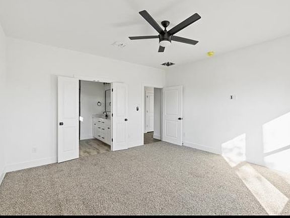 4th image of 5817 Manhattan Dr