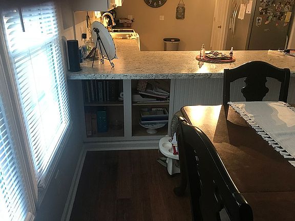 Eat in counter built in