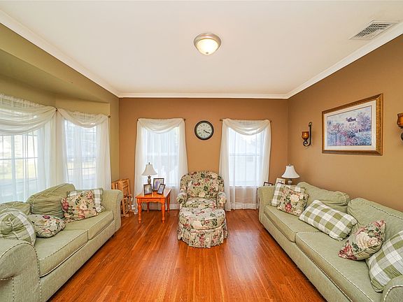3rd image of 62 Jackson Ave