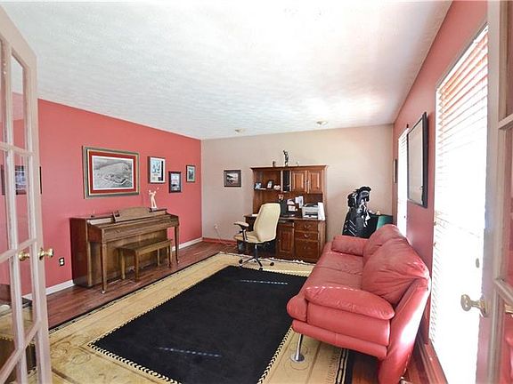 4th image of 1239 Belmont Dr