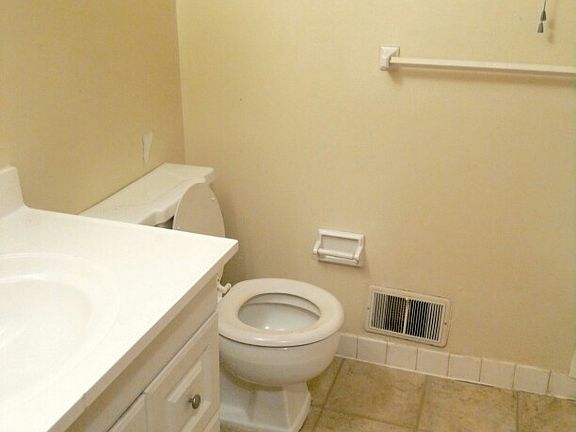 5th image of 3318 S Oxford Ave APT B