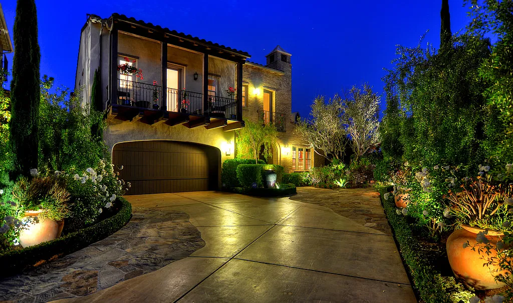 5 bed, 3945 sqft, $12,000 — Photo 2