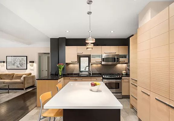 4th image of 305 W 86th St #6A