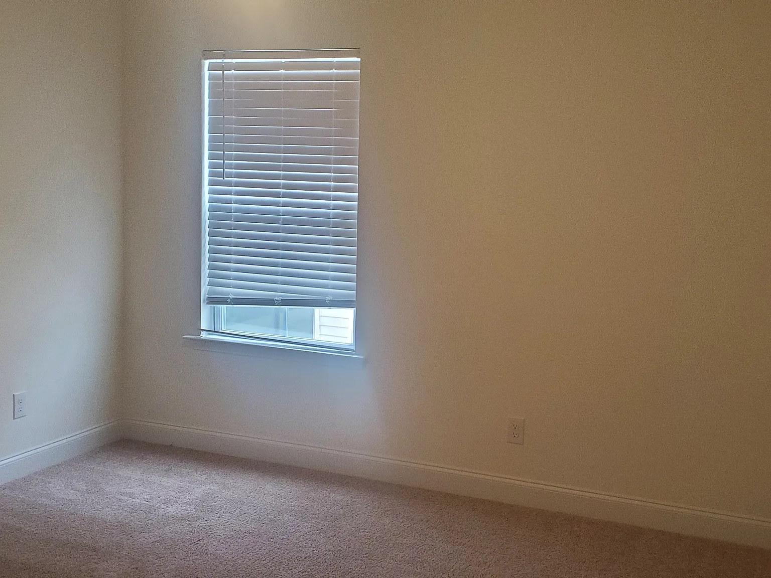 4 bed, 2.5 bath, 2000 sqft, $2,200 — Photo 3