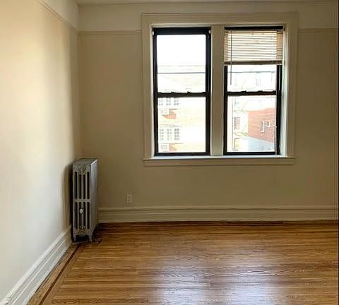 3rd image of 2311 33rd St APT 1B