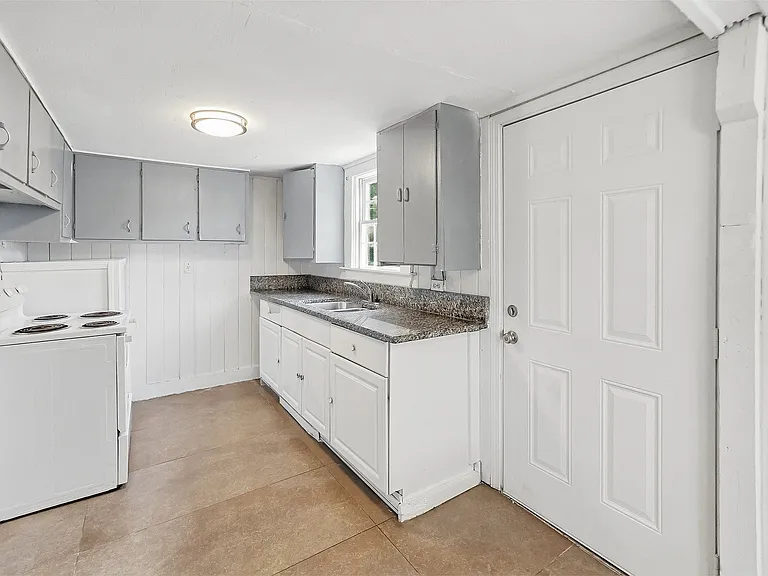 1547 Joyner Ave SE — Photo 9