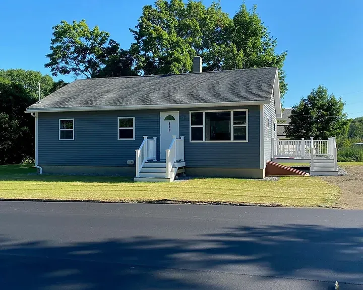 860 Forest Ave — Photo 1