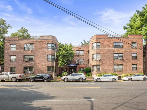 140 S Middle Neck Rd #3D, Great Neck, NY 11021