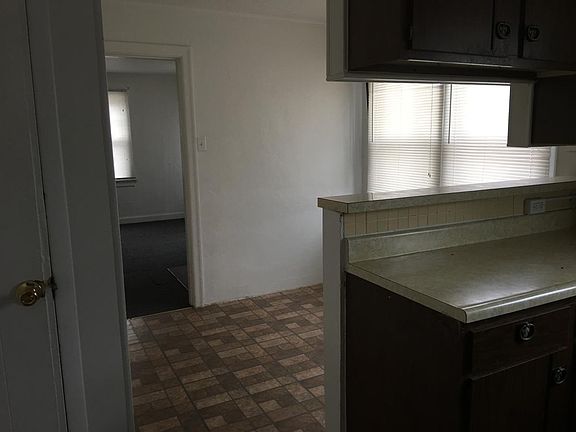 5th image of 7121 Seymour Dr