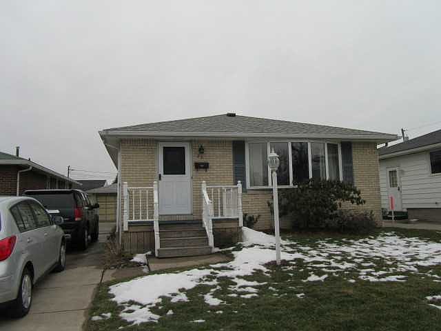 1st image of 23 Desmond Ct