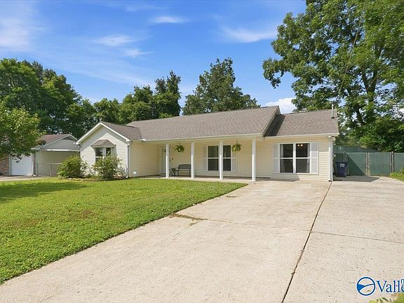 4th image of 1005 Club View Dr NW