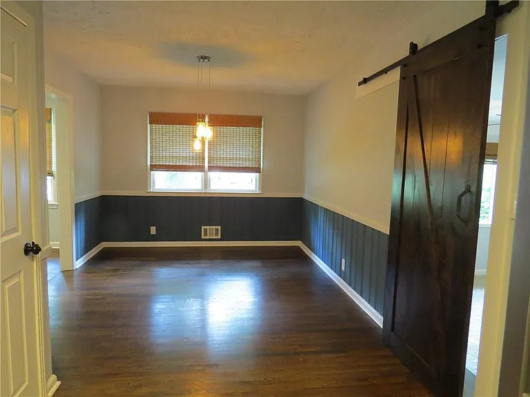 1570 Van Epps St SE — Photo 5