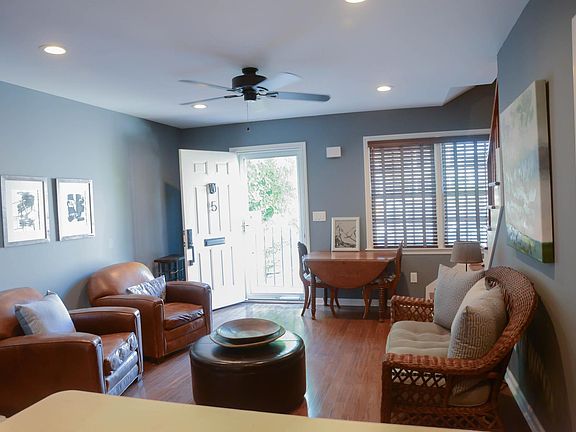 Kitchen to the front door, tons of natural light!