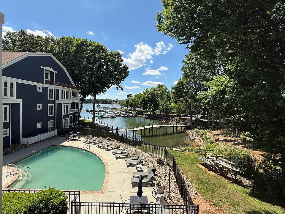 726 Southwest Dr