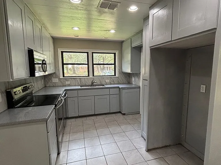 4024 Reily Ln — Photo 3