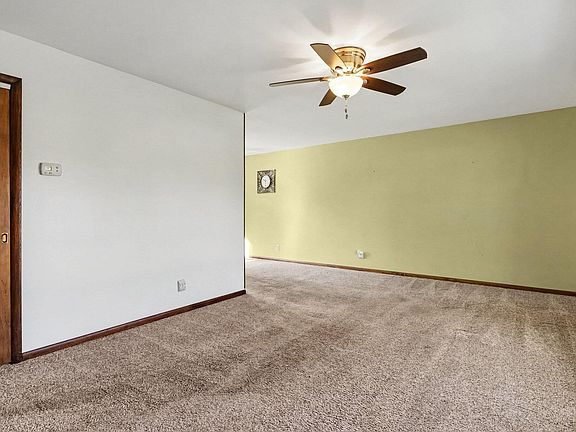 5th image of 380 E Delaware Ave