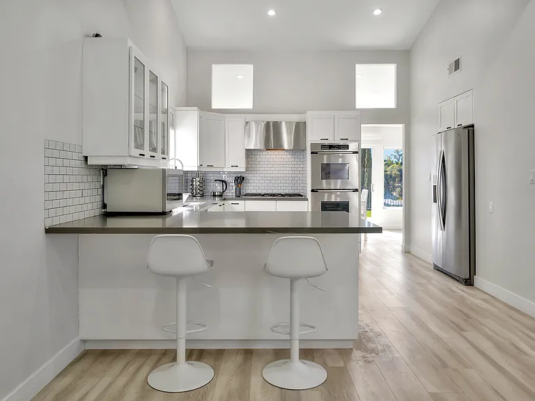 5565 Ostin Ave — Photo 23
