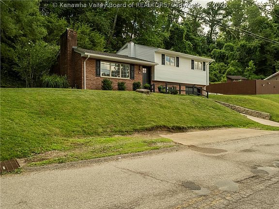 2nd image of 641 Gordon Dr