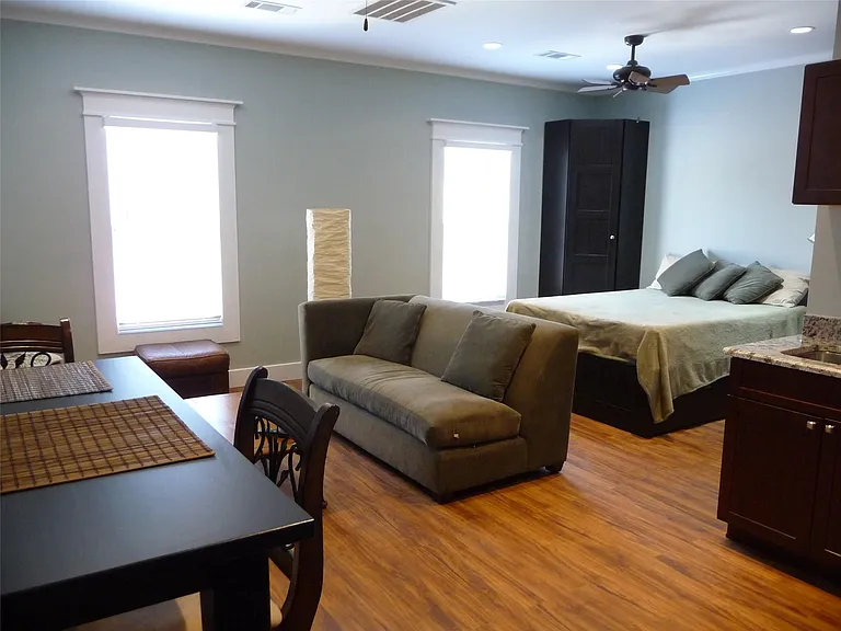 1009 Peden St — Photo 5