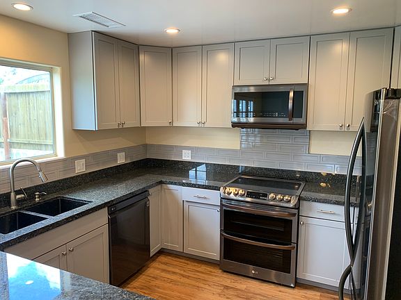 4th image of 827 Centennial Dr