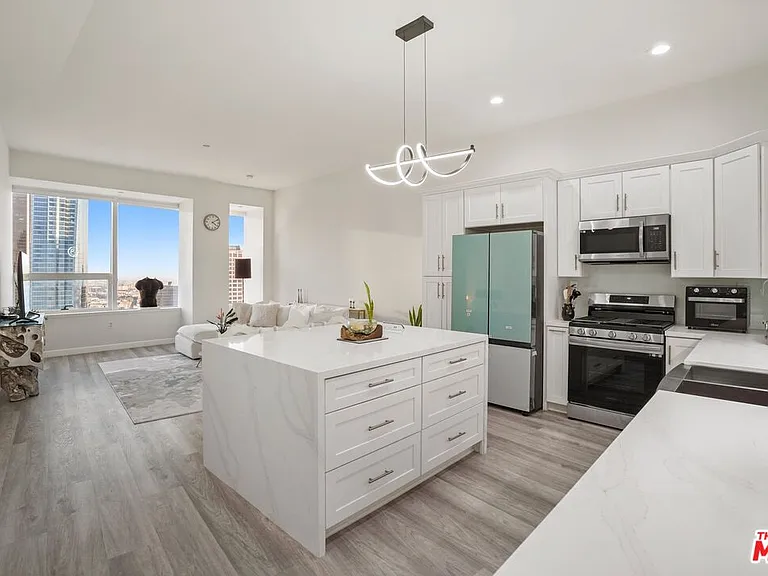 1100 Wilshire Blvd #3307 — Photo 8
