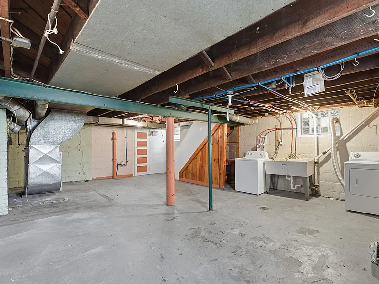 240 Ridgewood Ave — Photo 28