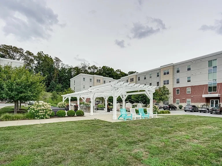 A shared green space at the heart of the residence.