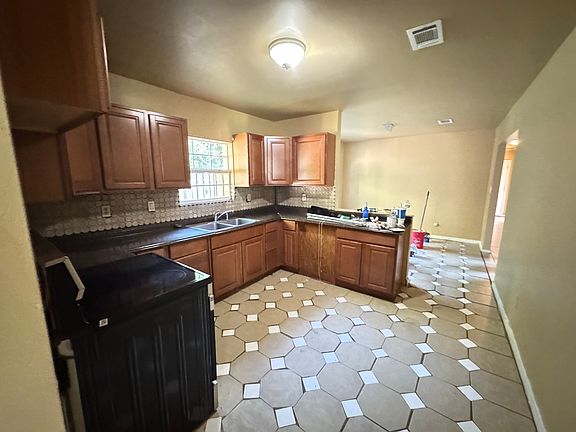 4th image of 1101 Alexandria Dr