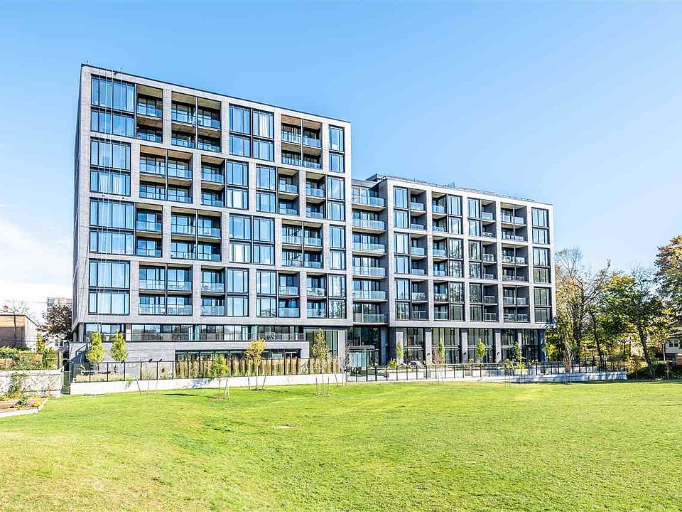 1st image of 1048 Wellington St #313