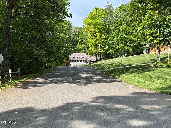 5th image of 6 Parrish Dr